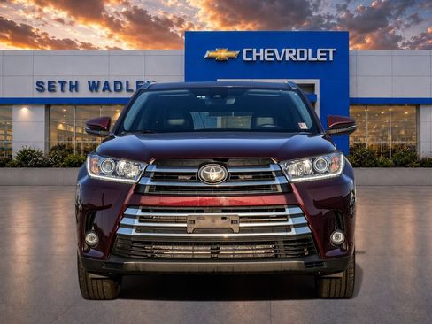 Used 2019 Toyota Highlander Limited w/ Carpet Mat Package (TMS) AWD/4WD image 2