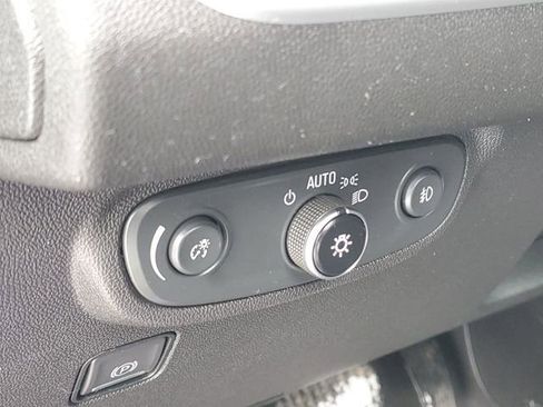 Certified 2023 GMC Terrain SLT image 9