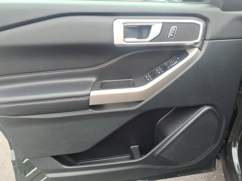 Used 2023 Ford Explorer XLT image 12