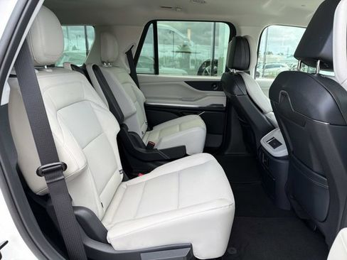 New 2026 Lincoln Navigator Premiere AWD/4WD image 22
