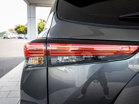 Used 2023 Toyota Highlander Limited image 13