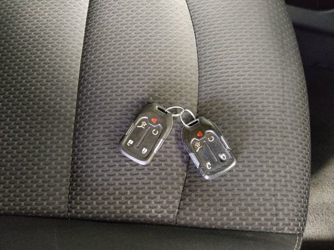Used 2022 GMC Terrain SLE w/ Driver Convenience Package AWD/4WD image 32