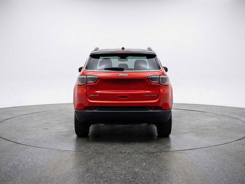 Used 2025 Jeep Compass Limited image 7