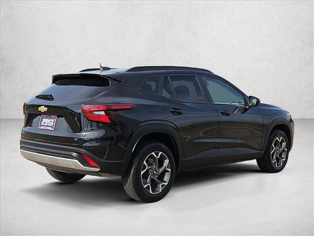Used 2025 Chevrolet Trax LT FWD image 5