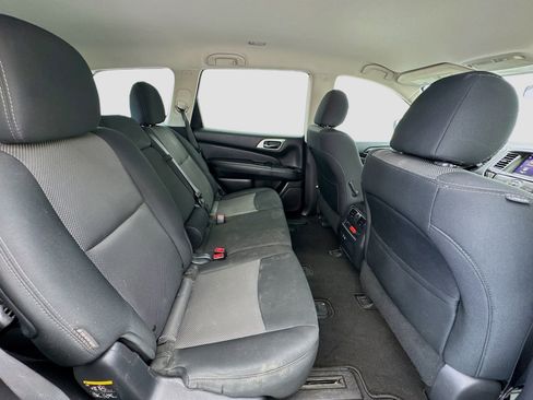 Used 2020 Nissan Pathfinder S image 18
