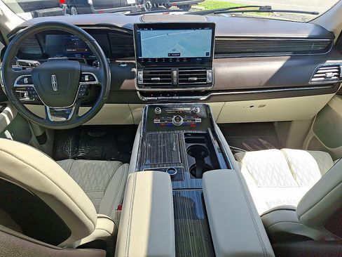 Used 2024 Lincoln Navigator L Black Label AWD/4WD image 10