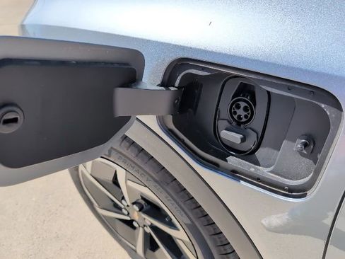 New 2026 Chevrolet Equinox EV LT image 32