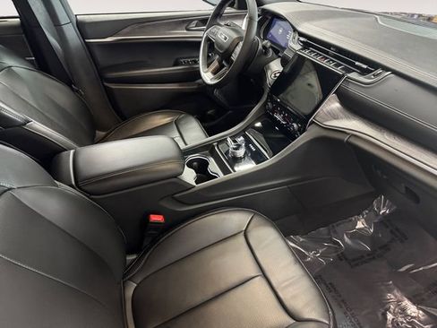 Used 2024 Jeep Grand Cherokee Limited w/ Luxury Tech Group II image 4