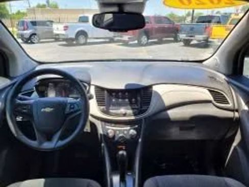 Used 2020 Chevrolet Trax LS w/ Tint and Cruise Package FWD image 9