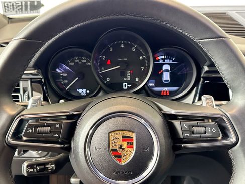Used 2025 Porsche Macan image 13