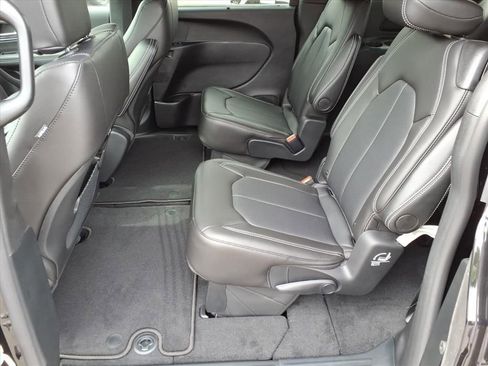 New 2026 Chrysler Pacifica Select image 12