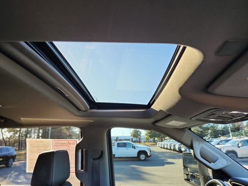 Used 2022 Chevrolet Silverado 2500 LTZ w/ LTZ Plus Package image 12