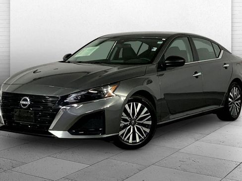 Used 2025 Nissan Altima 2.5 SV image 12