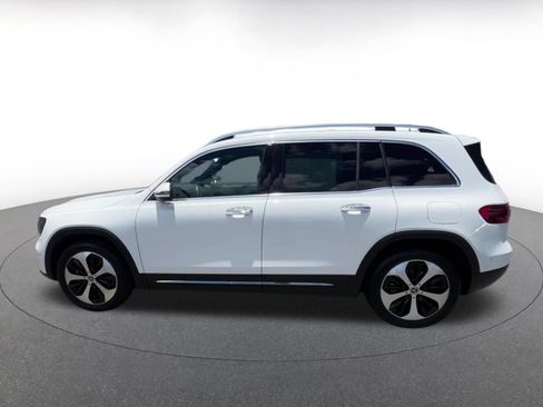 Used 2025 Mercedes-Benz GLB 250 4MATIC image 9