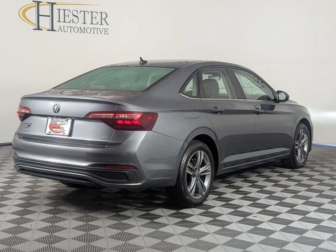 Used 2024 Volkswagen Jetta SE FWD image 7