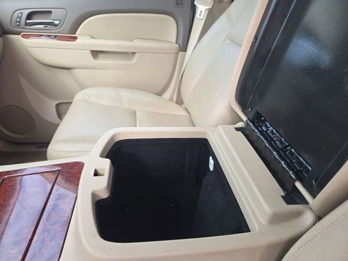 Used 2013 Chevrolet Avalanche LTZ image 21