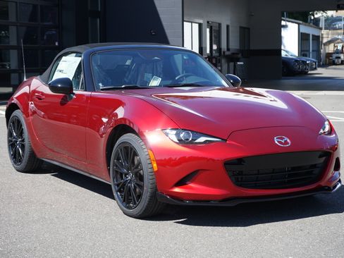 New 2026 MAZDA MX-5 Miata Club w/ Interior Package RWD image 1