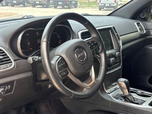 Used 2018 Jeep Grand Cherokee Altitude AWD/4WD image 7