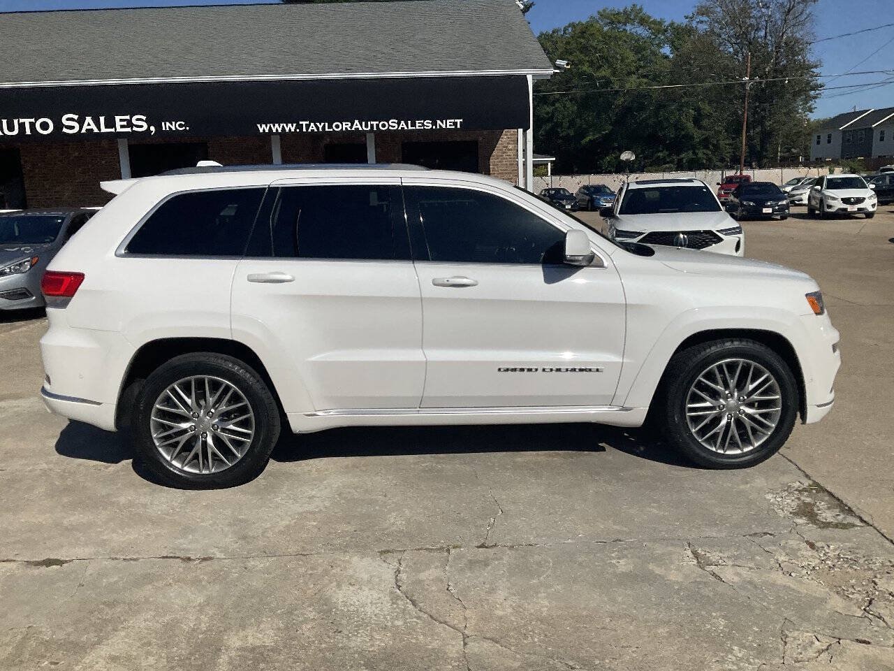 Used 2017 Jeep Grand Cherokee Summit w/ Platinum Series Group RWD image 2