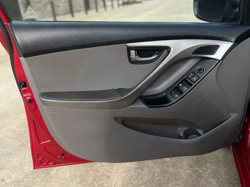 Used 2016 Hyundai Elantra SE image 12