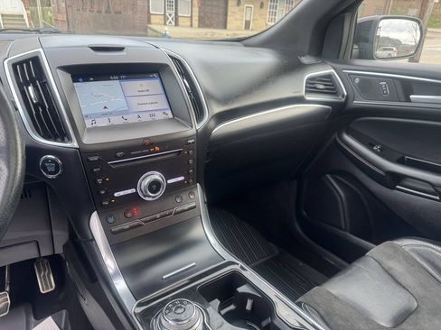 Used 2019 Ford Edge ST w/ Equipment Group 401A AWD/4WD image 17