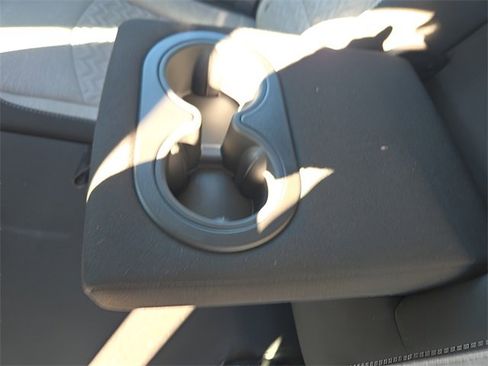 Used 2022 Chevrolet Equinox LS image 25