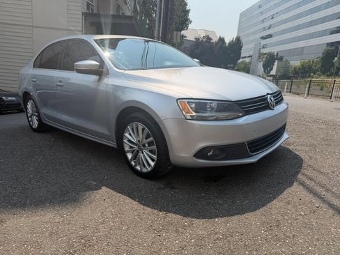 Used 2013 Volkswagen Jetta TDI FWD image 3