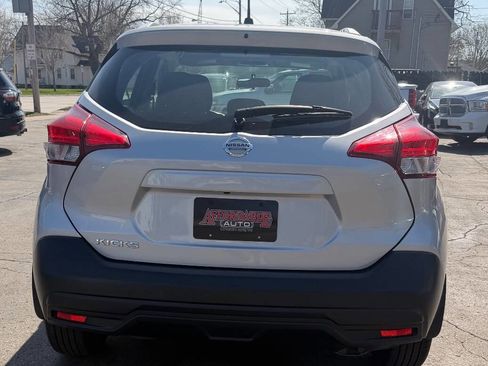 Used 2019 Nissan Kicks S FWD image 12