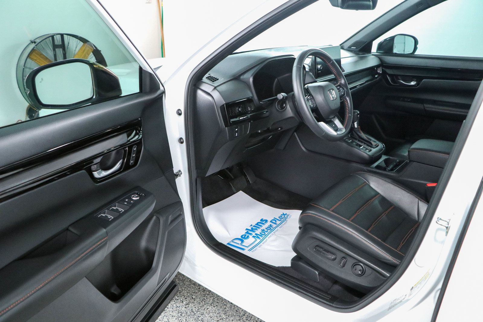 Used 2023 Honda CR-V Sport Touring image 3