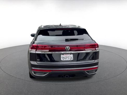 Used 2025 Volkswagen Atlas Cross Sport SE image 12