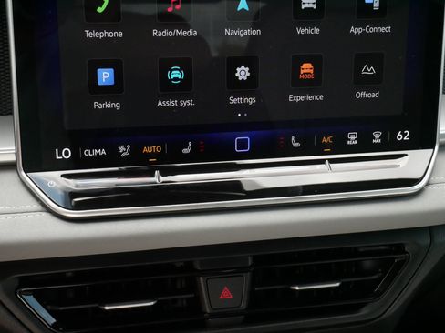 Certified 2025 Volkswagen Tiguan SE R-Line AWD/4WD image 23