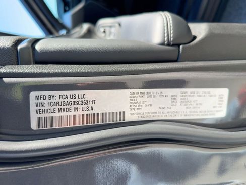 New 2025 Jeep Grand Cherokee Altitude image 19