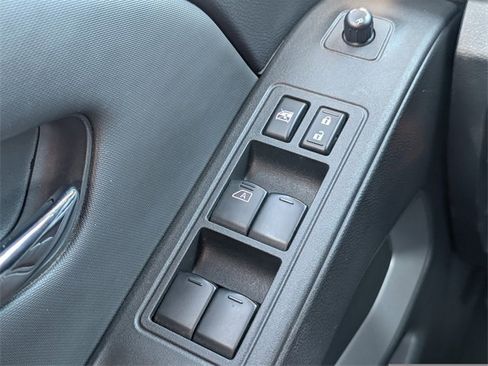 Used 2022 Nissan Frontier SV w/ Technology Package image 19