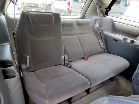 Used 2005 Toyota Sienna LE w/ LE Pkg 1 image 28