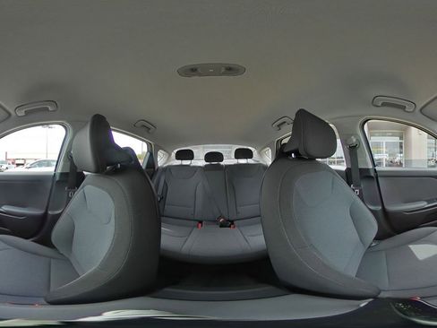 Used 2025 Kia K4 LXS image 42