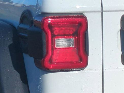 Certified 2022 Jeep Wrangler Unlimited Rubicon w/ Cold Weather Group image 21