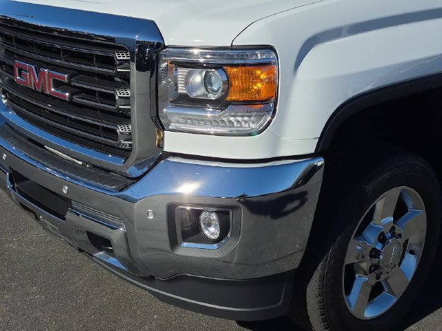 Used 2016 GMC Sierra 2500 SLT w/ Duramax Plus Package AWD/4WD image 9