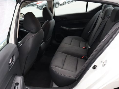 Used 2025 Nissan Altima 2.5 SV FWD image 4