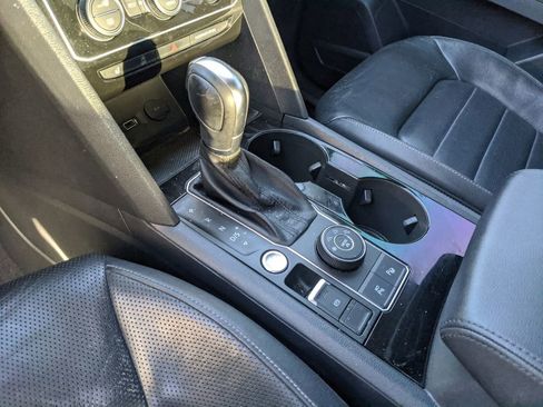 Used 2019 Volkswagen Atlas SEL Premium image 3