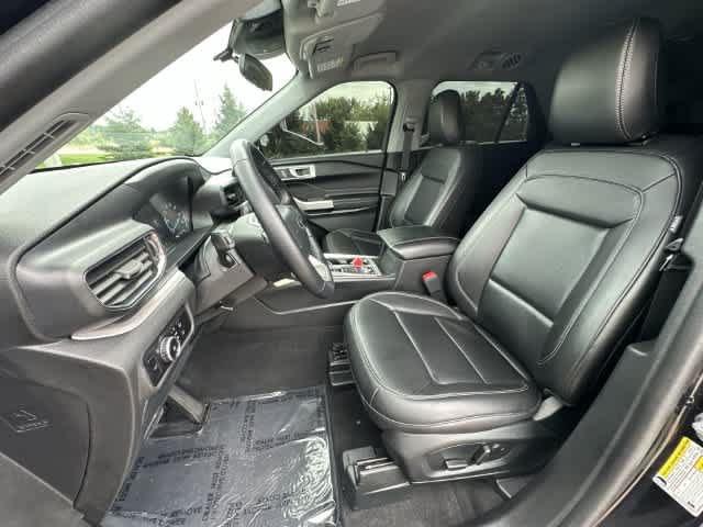 Used 2023 Ford Explorer XLT w/ Equipment Group 202A AWD/4WD image 16