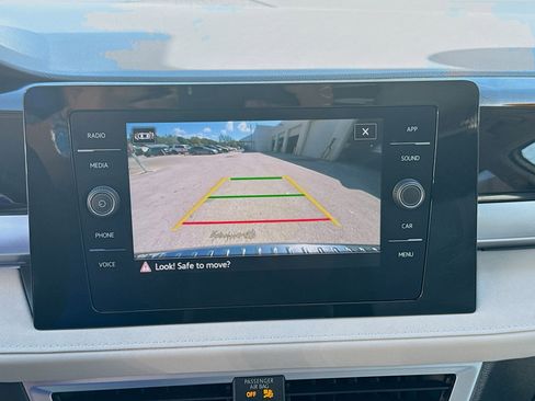 Used 2025 Volkswagen Taos SE image 13