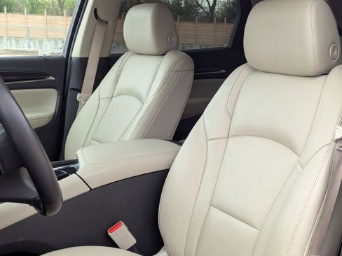 Used 2020 Buick Enclave Essence w/ Sound and Sites Package image 13