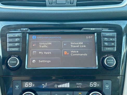 Used 2015 Nissan Rogue SV w/ SV Premium Package image 16