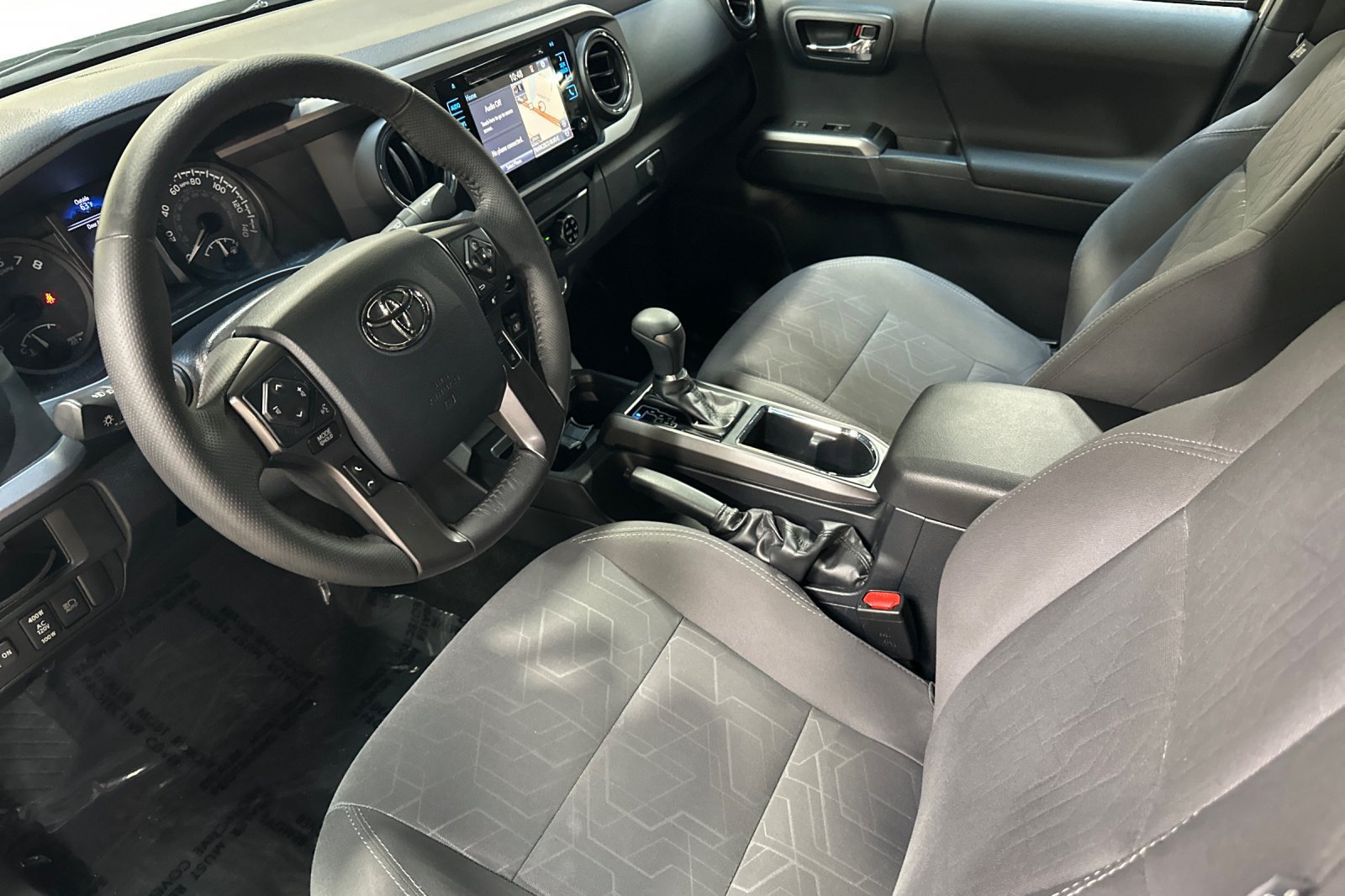 Used 2018 Toyota Tacoma TRD Sport w/ Technology Package RWD image 13