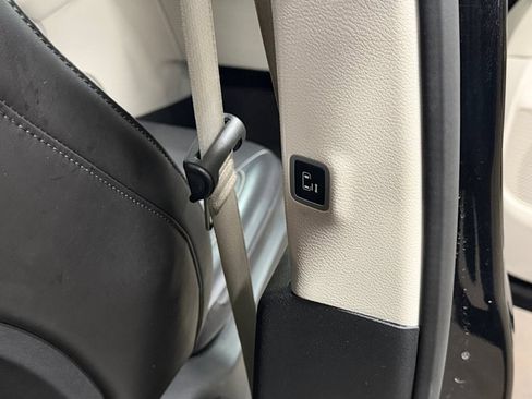 Used 2023 Chrysler Pacifica Touring-L FWD image 24