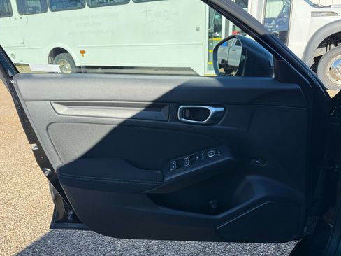 Used 2023 Honda Civic LX image 13