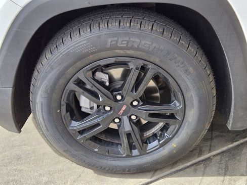 Used 2024 GMC Terrain AT4 image 5