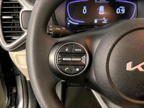 Used 2025 Kia Soul LX FWD image 18