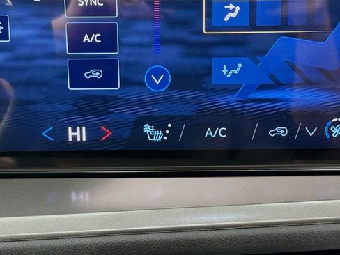 New 2026 Chevrolet Traverse LT w/ Sun and Wheel Package image 21