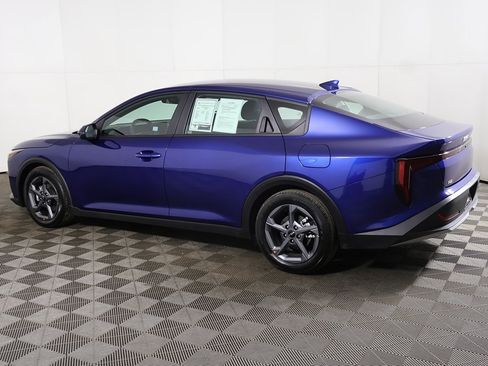 Used 2025 Kia K4 LXS image 11